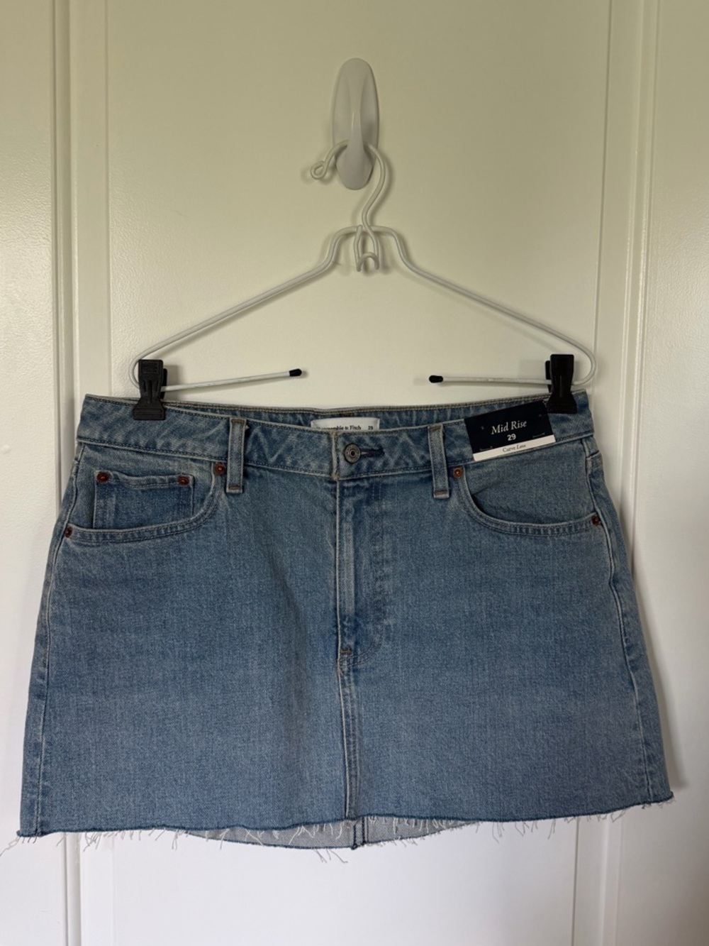 Abercrombie & Fitch Curve Love Mid Rise Denim Mini Skirt Raw Hem 29 NWT